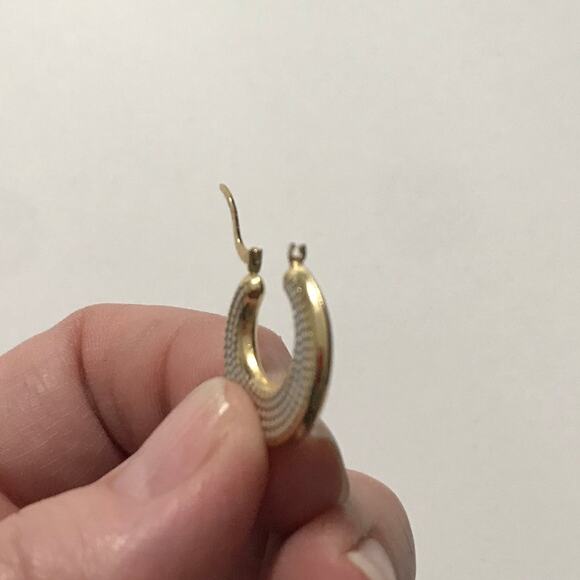 Michael Anthony Earrings Hoop Two Toned 10 KT Gold Snap Closure Puffy Style - Picture 4 of 4